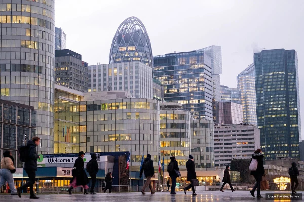 French Business Activity Slumps as Geopolitical Tensions Mount