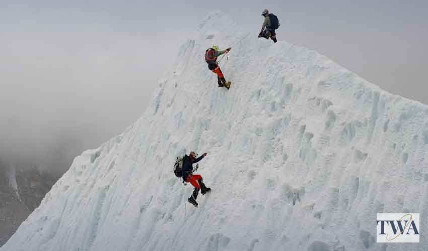 Warning issued over rapid glacier melting in upper districts of KP