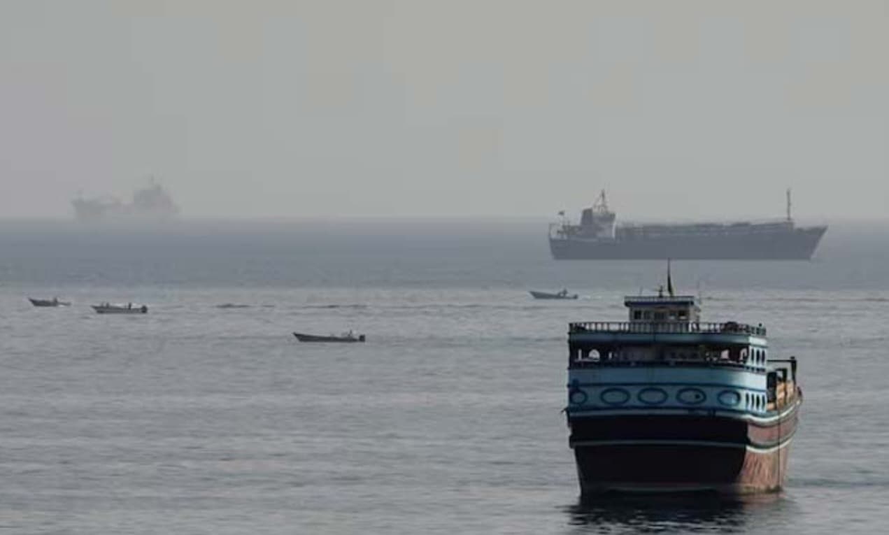 Iran says close to Hormuz plan with Oman, but reopening depends on US Iran says close to Hormuz plan with Oman, but reopening depends on US